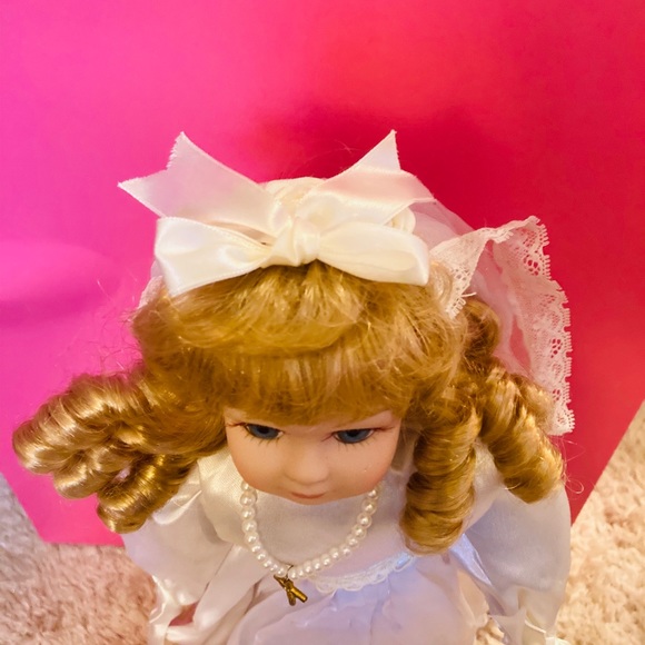 Vintage First Communion Doll - Picture 2 of 4